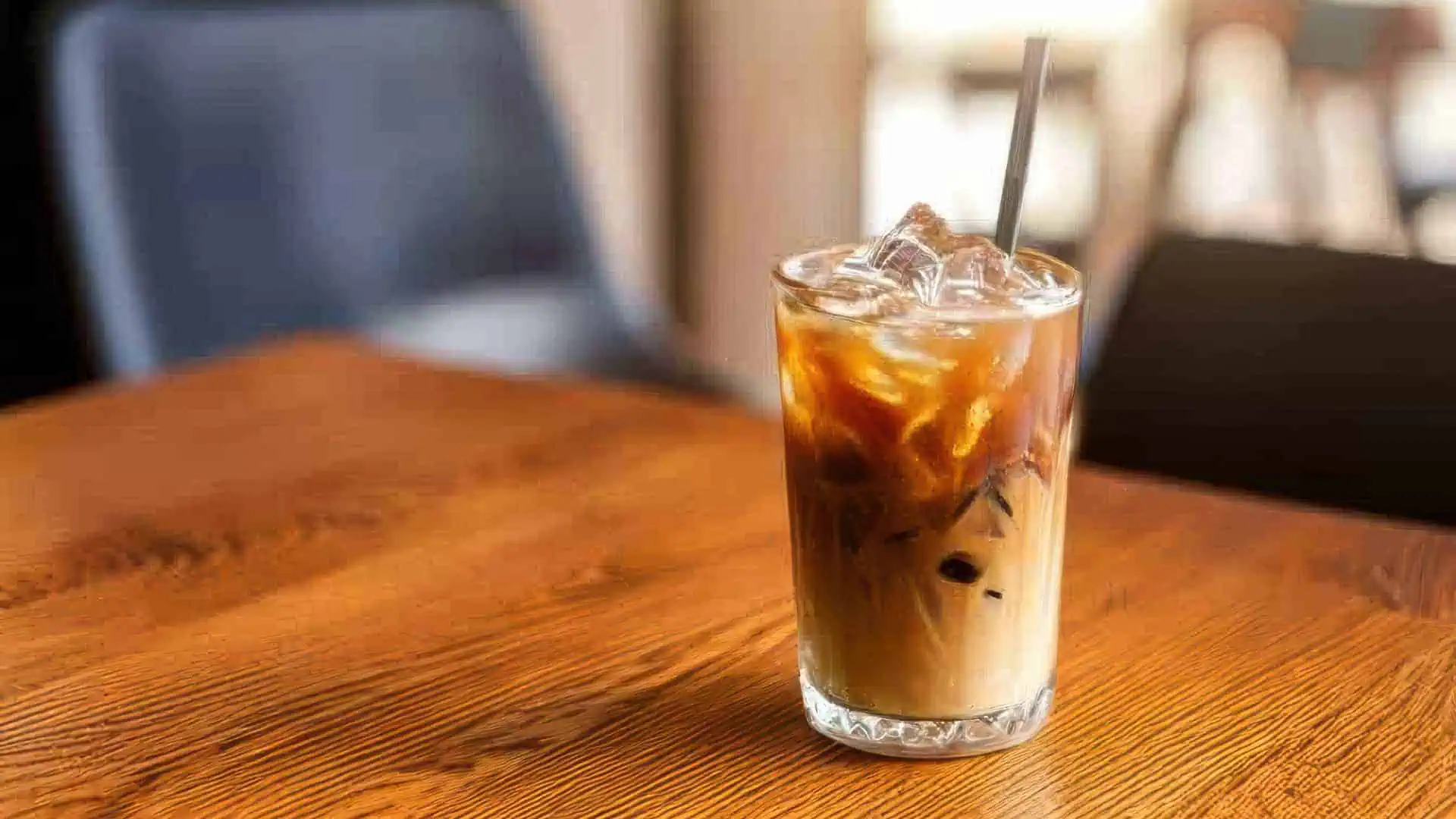 La Scarpetta Ristoranze Pizzeria Dornbirn Firefly Eis Kaffee auf einem Buchenholztisch 69781 topaz high fidelity v2 1920w